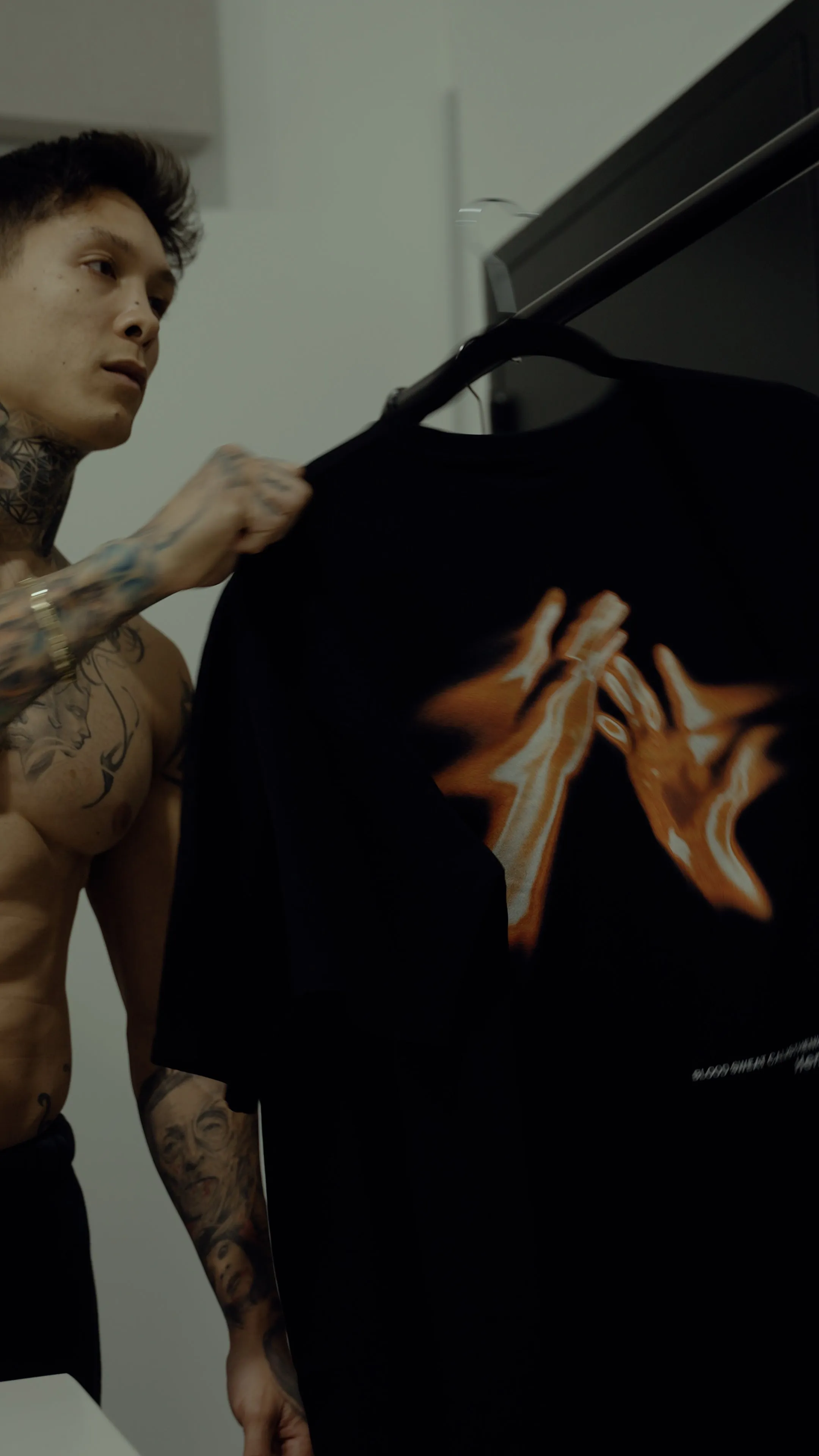Heria Ripped Hands Tee