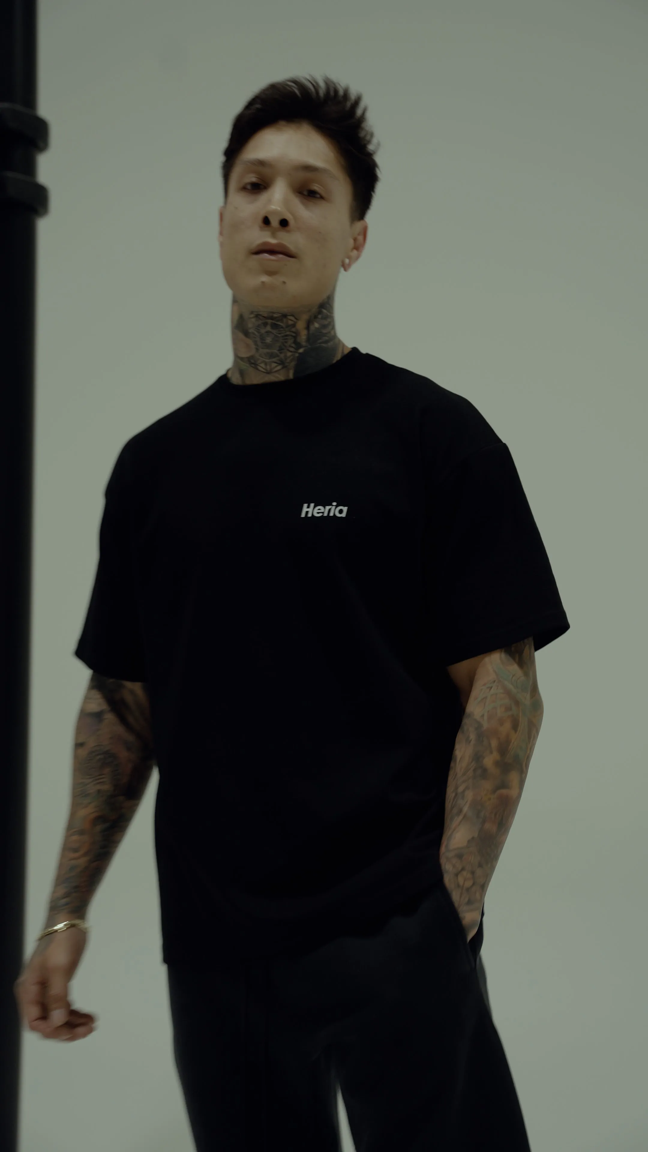 Heria Ripped Hands Tee