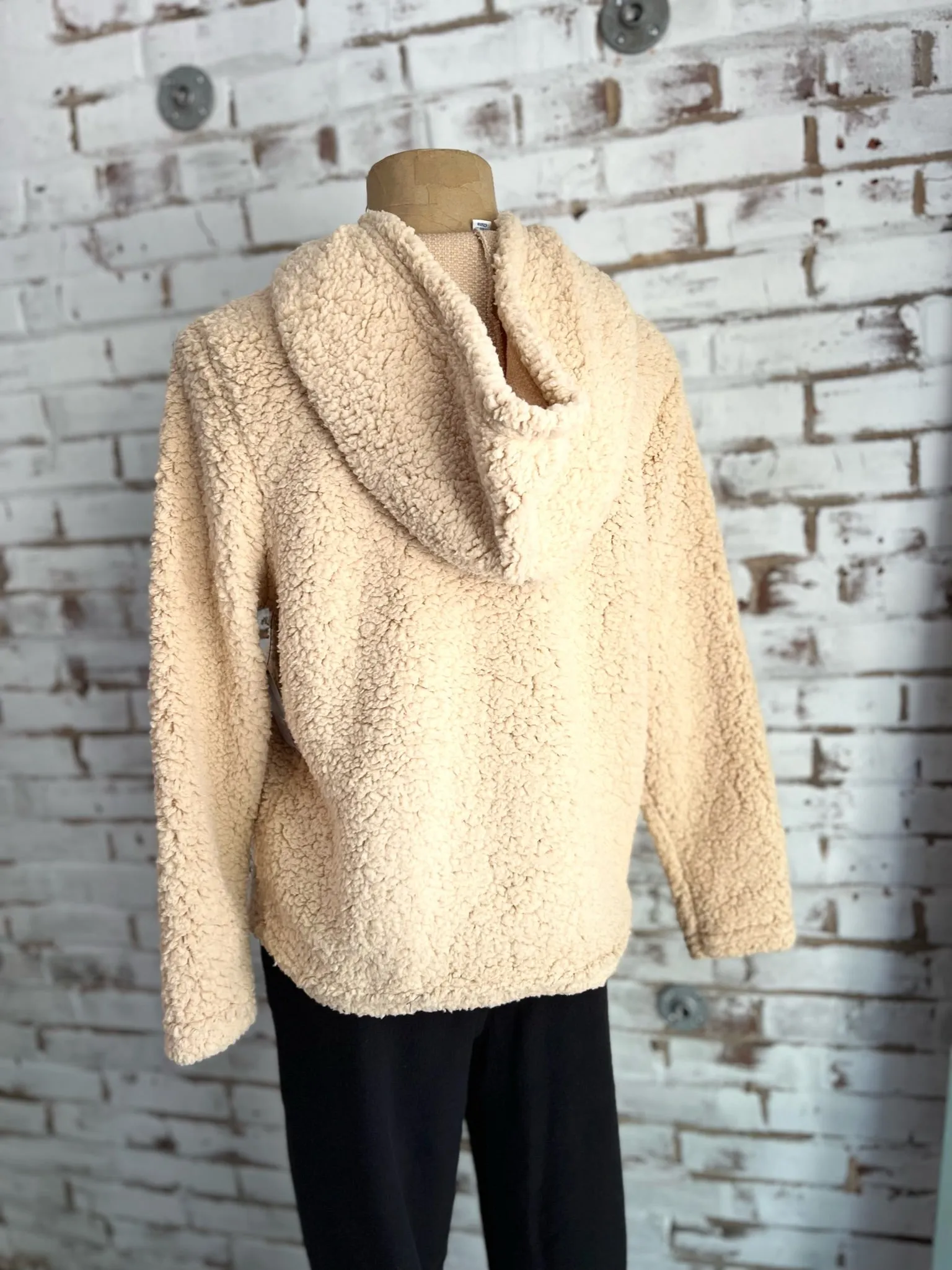 Kascade Fleece Pullover Hoodie in Tan