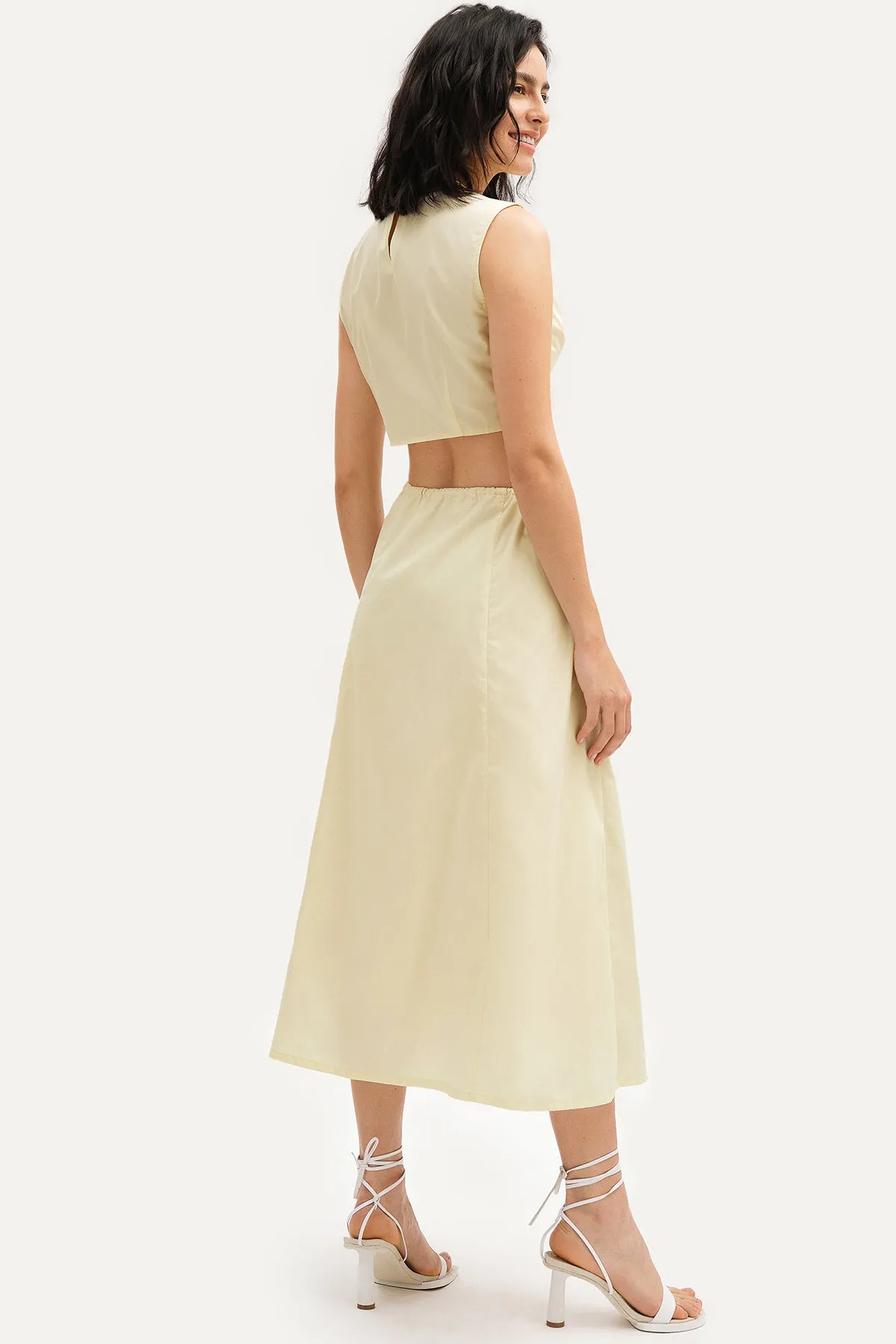 Sleeveless O-ring Ruched Crop Top