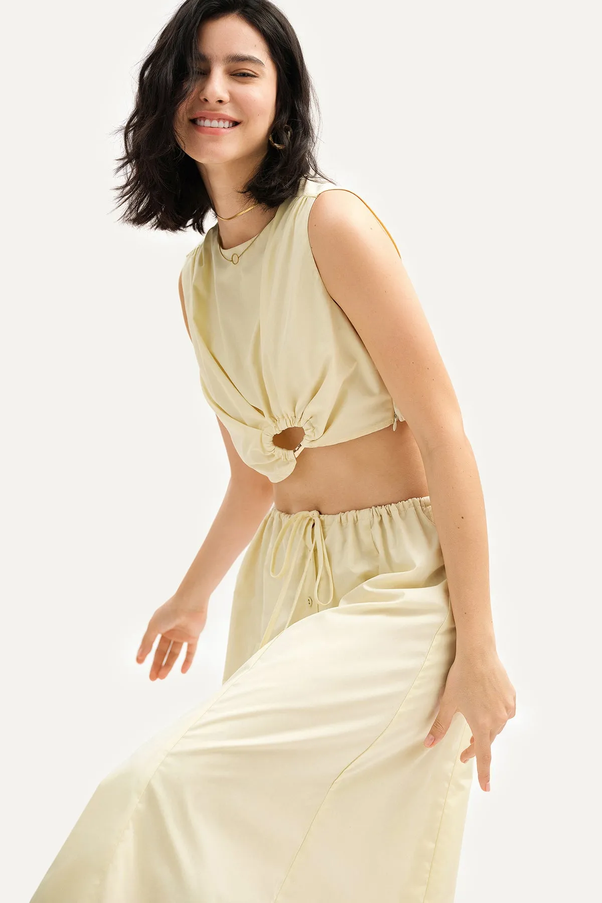 Sleeveless O-ring Ruched Crop Top