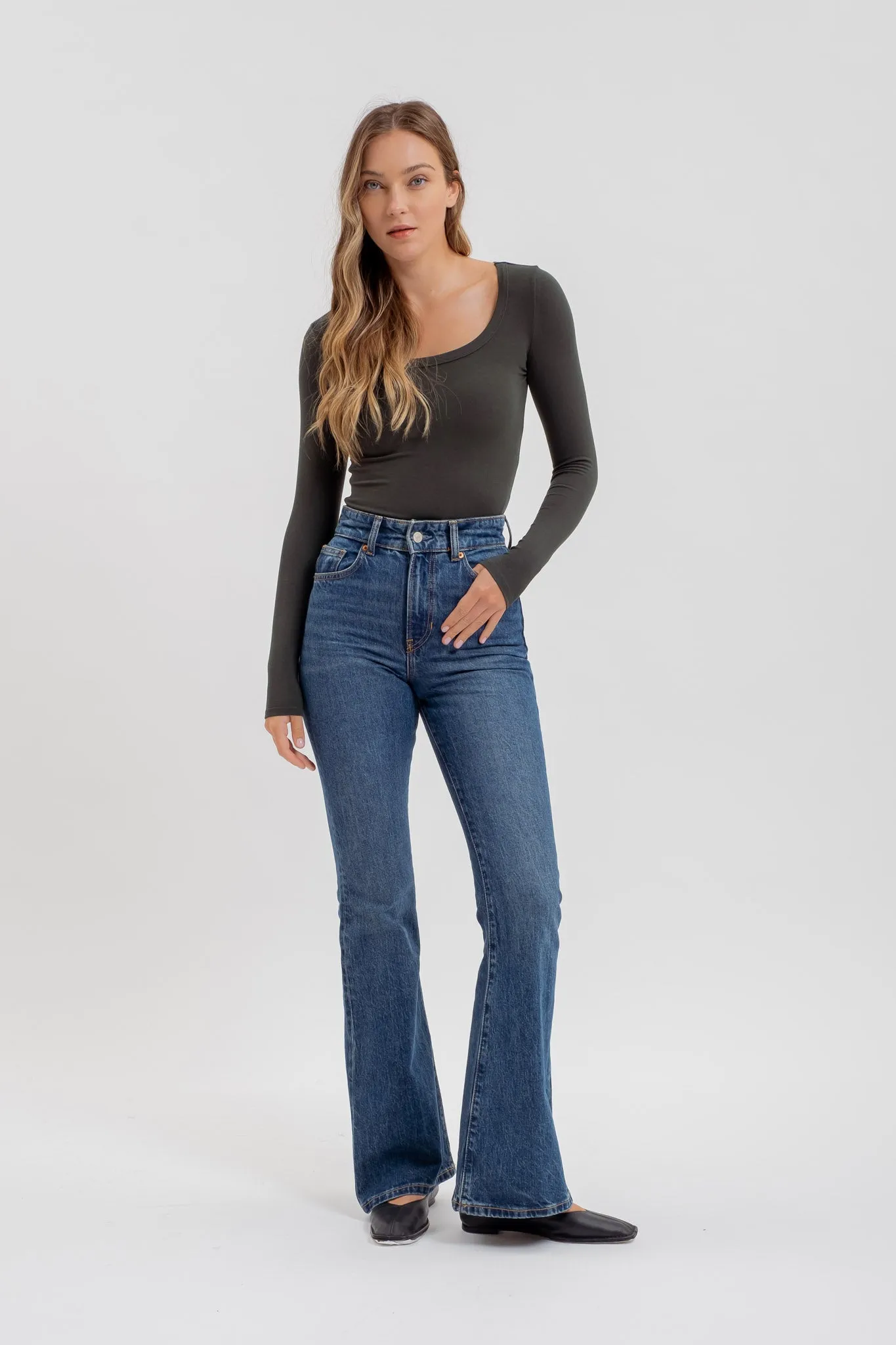 SOLID SCOOP NECK LONG SLEEVE KNIT TOP